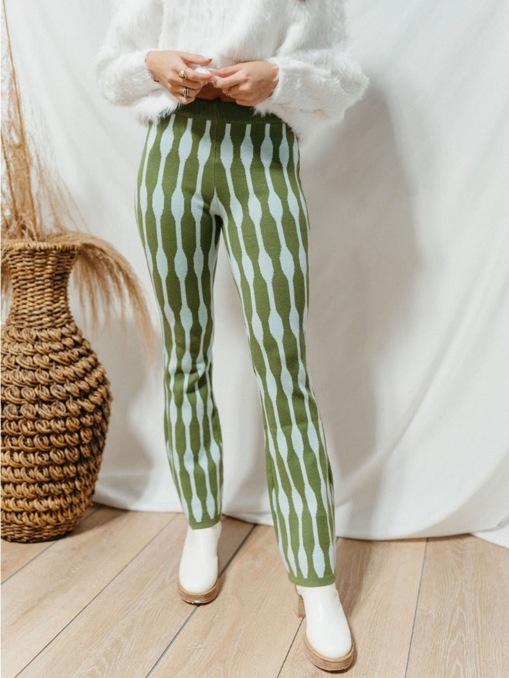 🟠NWT BAEVELY Flare Leg Retro Pants in Green w/Mint Geometric Print